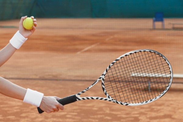 【徹底比較】ラケットはどう持ち運ぶ？ソフトケース・カバー・バッグ、それぞれの役割とメリットを解説