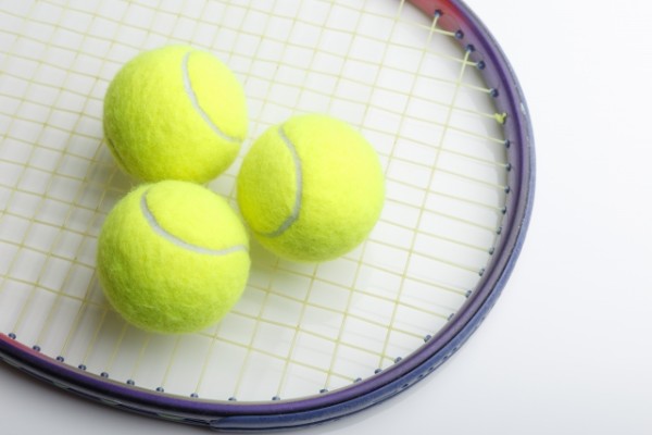 「ネットの外側」は有効？ネットの上を通さなくてもOK？幻の神ショット「ポール回し」の正体