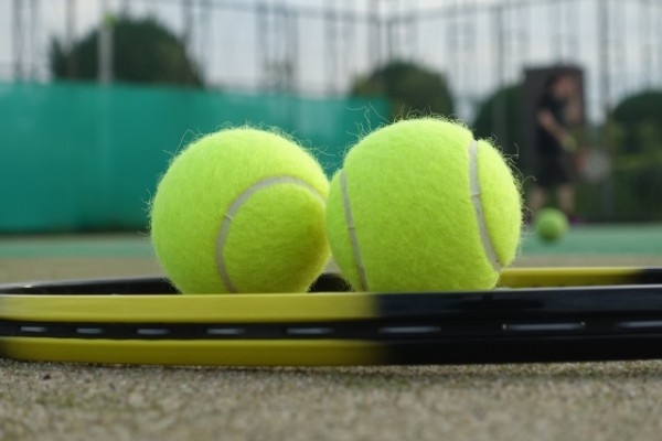 【多摩区からすぐ】夜の1時間集中!京王テニスクラブのレンタルコートは最高の環境だった!